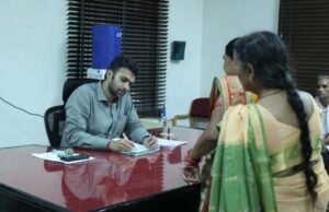 जनदर्शन में कलेक्टर ने सुनीं लोगों की समस्याएं
