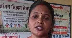 ‘आंगन मिलन सेवा’ में साझा कर रहे हितग्राही अपना अनुभव
