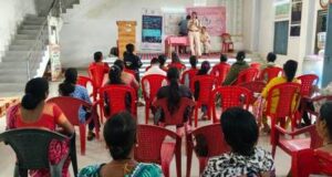 महिला थाना पुलिस ने चंद्रा सामुदायिक भवन में वार्डवासियों को दी गई सायबर और महिला अपराधों की जानकारियां