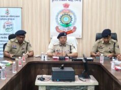 रायगढ़ एसएसपी शशि मोहन सिंह ने पुलिस नियंत्रण कक्ष में राजपत्रित अधिकारियों एवं थाना-चौकी प्रभारियों की ली अपराध समीक्षा बैठक