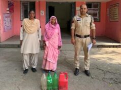 ऑपरेशन आघात में तमनार पुलिस की कार्रवाई, 11 लीटर महुआ शराब के साथ महिला गि