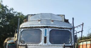 “ऑपरेशन प्रहार” के तहत पूंजीपथरा पुलिस की बड़ी कार्रवाई, 17.650 टन स्क्रैप कबाड़ से लदा 12 चक्का ट्रक जब्त