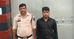 “ऑपरेशन क्लीन हंट” में ₹7.58 लाख के गबन का आरोपी हैदराबाद से गिरफ्तार, रायगढ़ पुलिस ने कपड़े की दुकान से पकड़ा