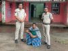 मुर्गा जल्दी देने की बात पर भड़का दुकानदार, मुर्गा काटने वाले कत्ते से युवक के पैर पर किया वार, आरोपी गिरफ्तार