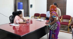 जनदर्शन में अपर कलेक्टर ने सुनीं आमजनों की समस्याएं, नियमानुसार निराकरण के निर्देश