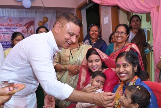 जनसेवा का नया अंदाज: आंगन तक पहुंचे अध्यक्ष, “सुनीं माताओं की बात”