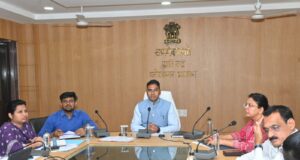 सीएम हेल्पलाइन के आवेदनों का तय समय पर गुणवत्तापूर्ण निराकरण करें -कलेक्टर